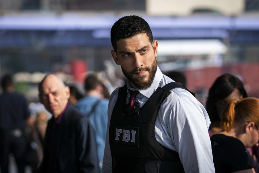 L'agent du FBI OA Zidan (Zeeko Zaki) est sur les lieux de l'arrestation du principal suspect de leur affaire.
