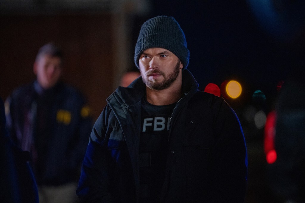 Crosby (Kellan Lutz) est un agent du FBI qui travaille sous les ordres de Jess.